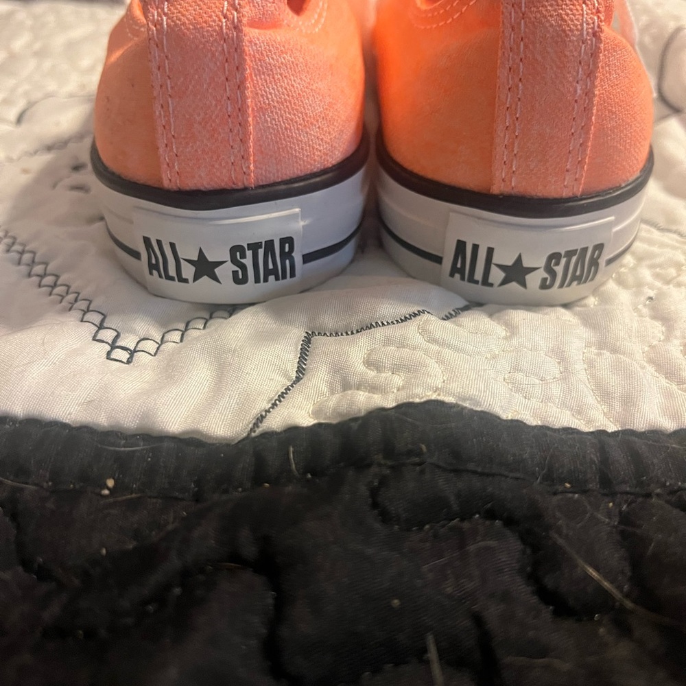 Converse Size 8 - Picture 3 of 6